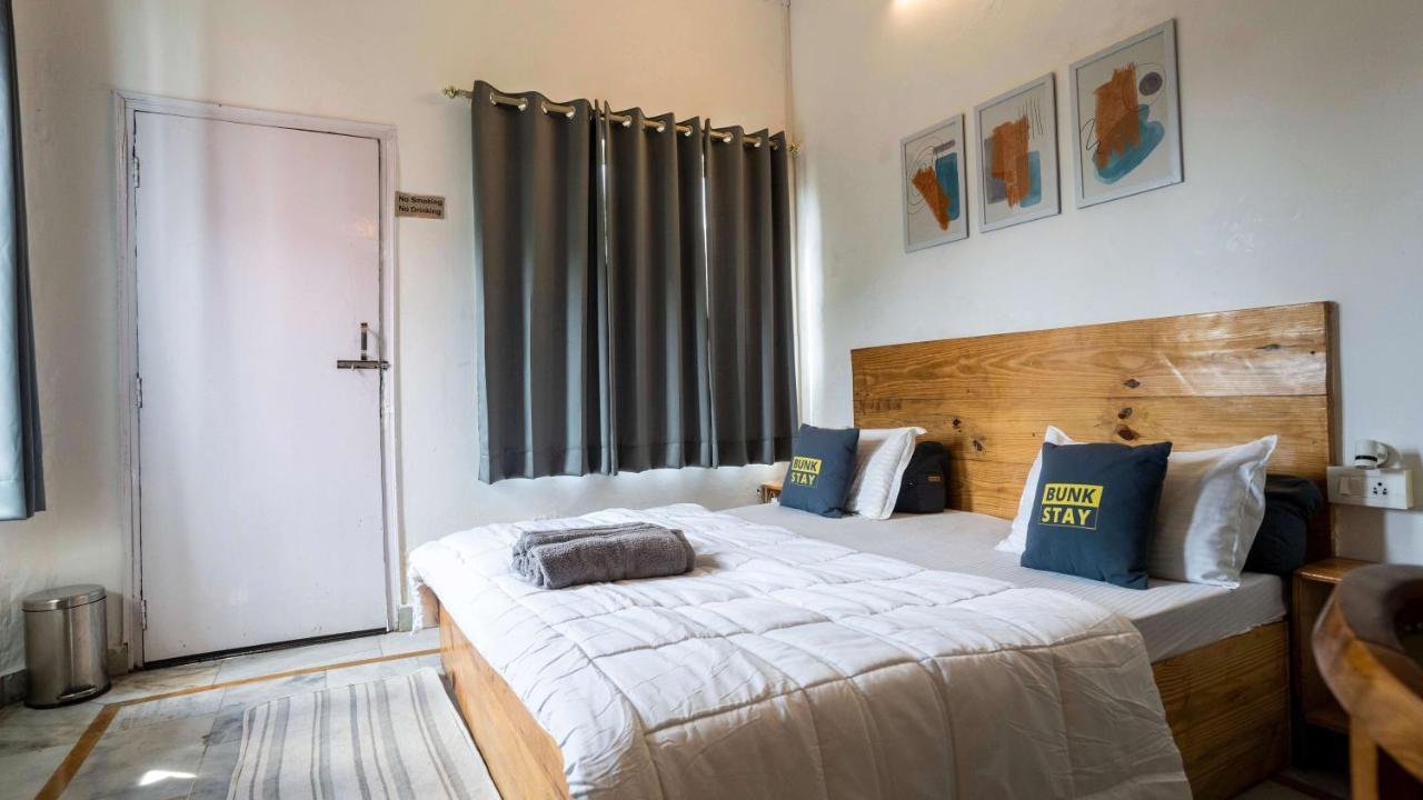 Bunkstay Coworking Hostel & Glamping Rishīkesh Buitenkant foto