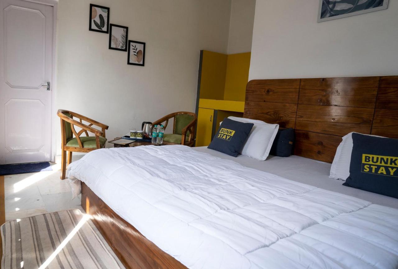 Bunkstay Coworking Hostel & Glamping Rishīkesh Buitenkant foto