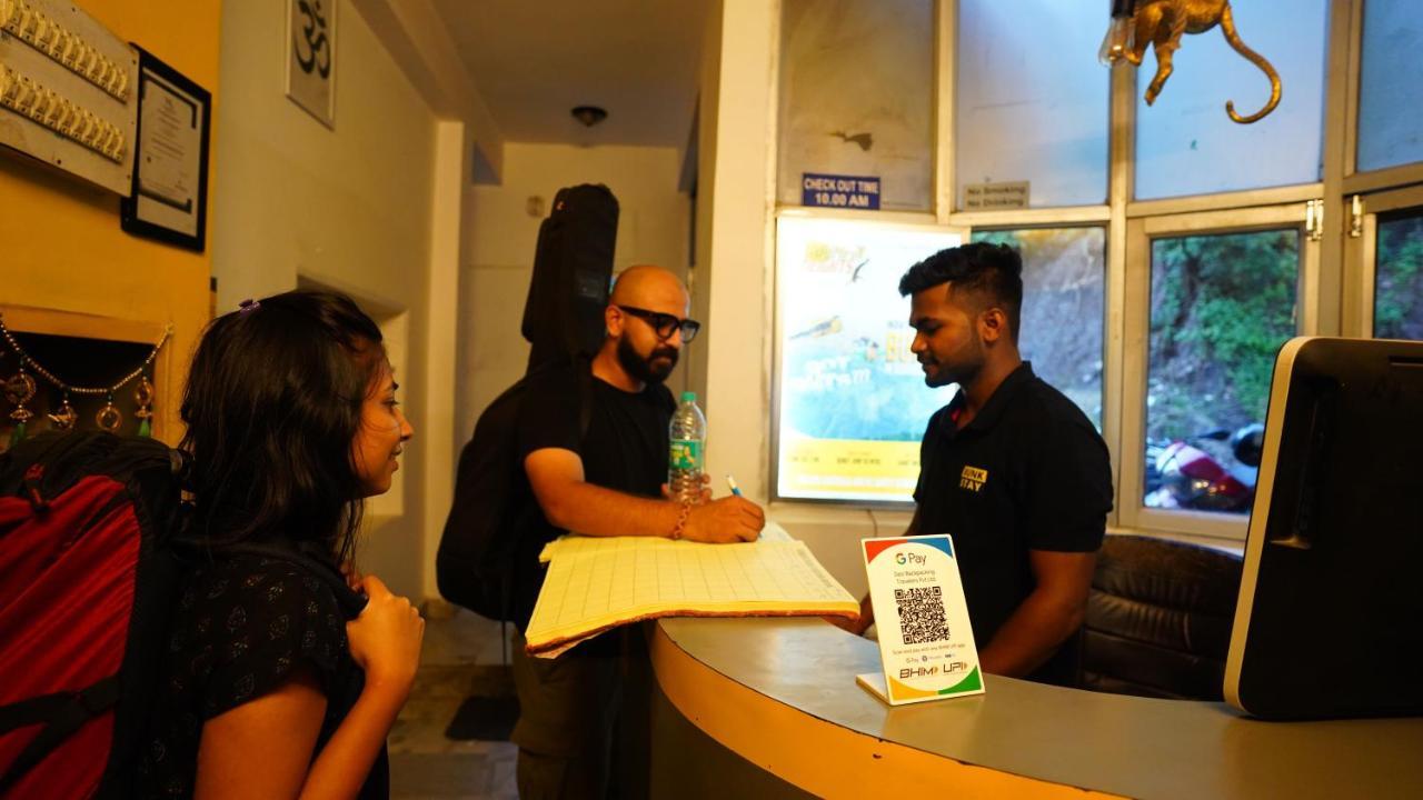 Bunkstay Coworking Hostel & Glamping Rishīkesh Buitenkant foto