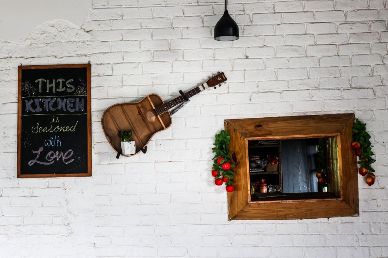 Bunkstay Coworking Hostel & Glamping Rishīkesh Buitenkant foto