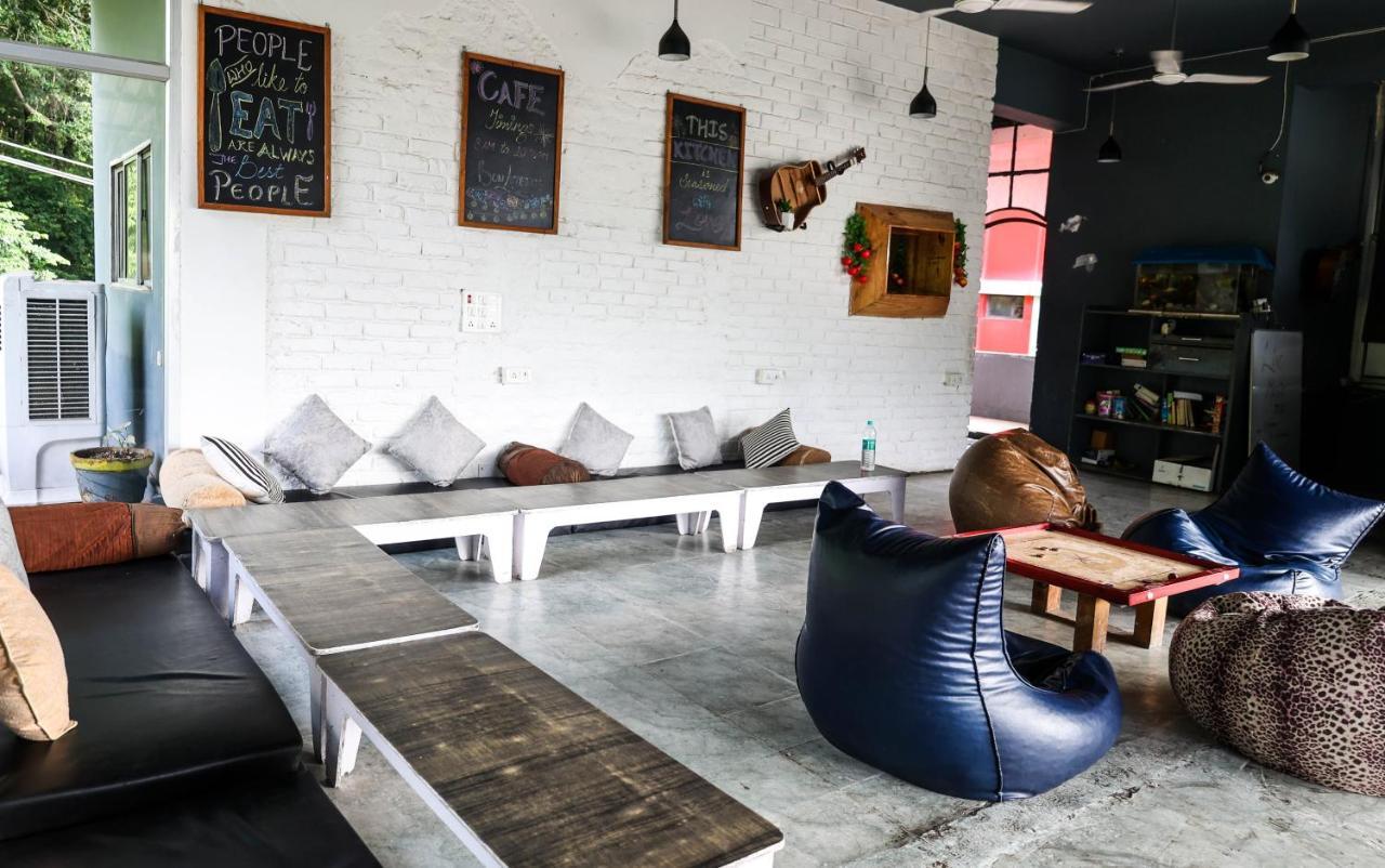 Bunkstay Coworking Hostel & Glamping Rishīkesh Buitenkant foto