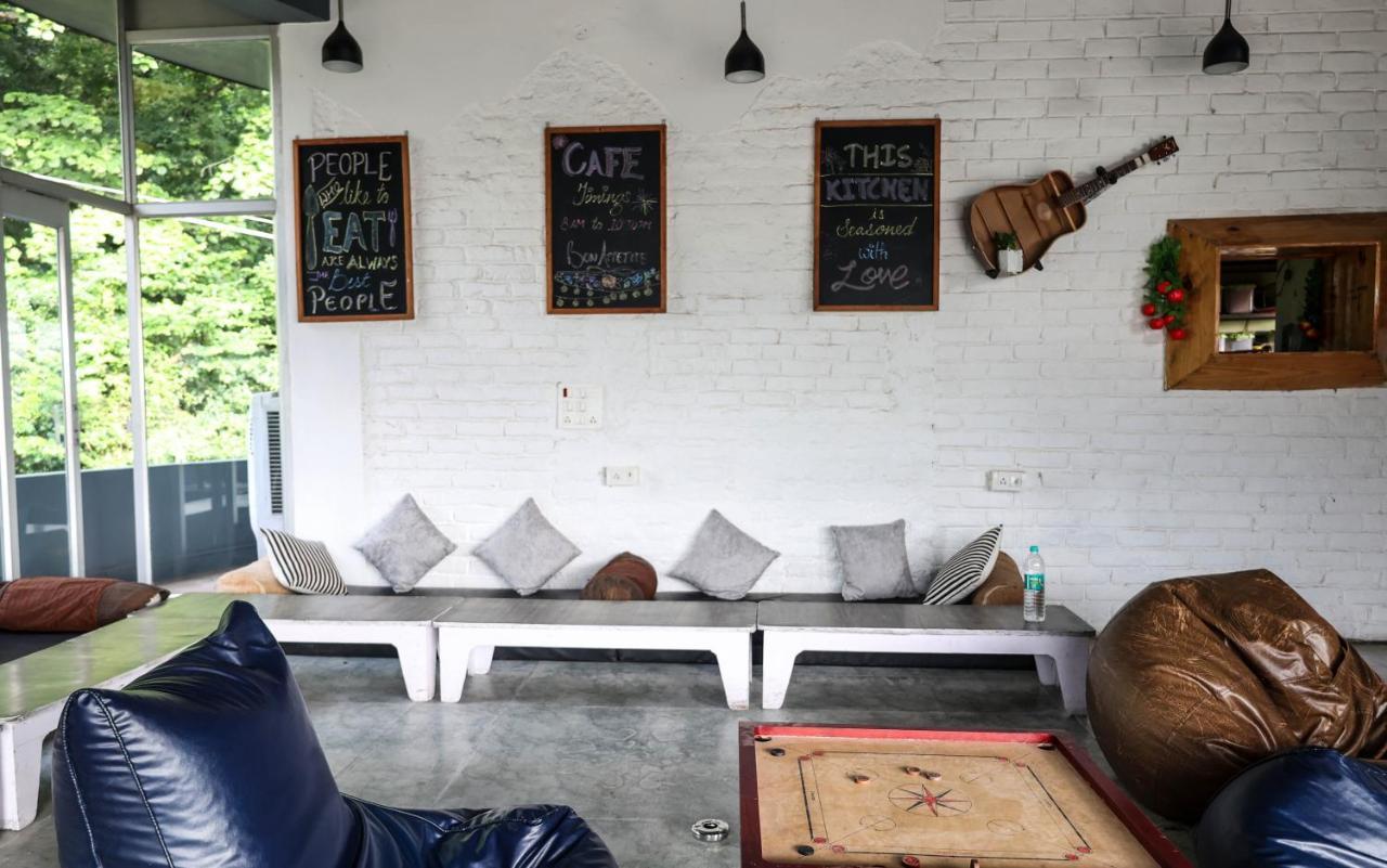 Bunkstay Coworking Hostel & Glamping Rishīkesh Buitenkant foto