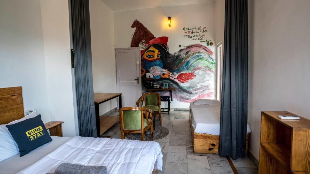 Bunkstay Coworking Hostel & Glamping Rishīkesh Buitenkant foto
