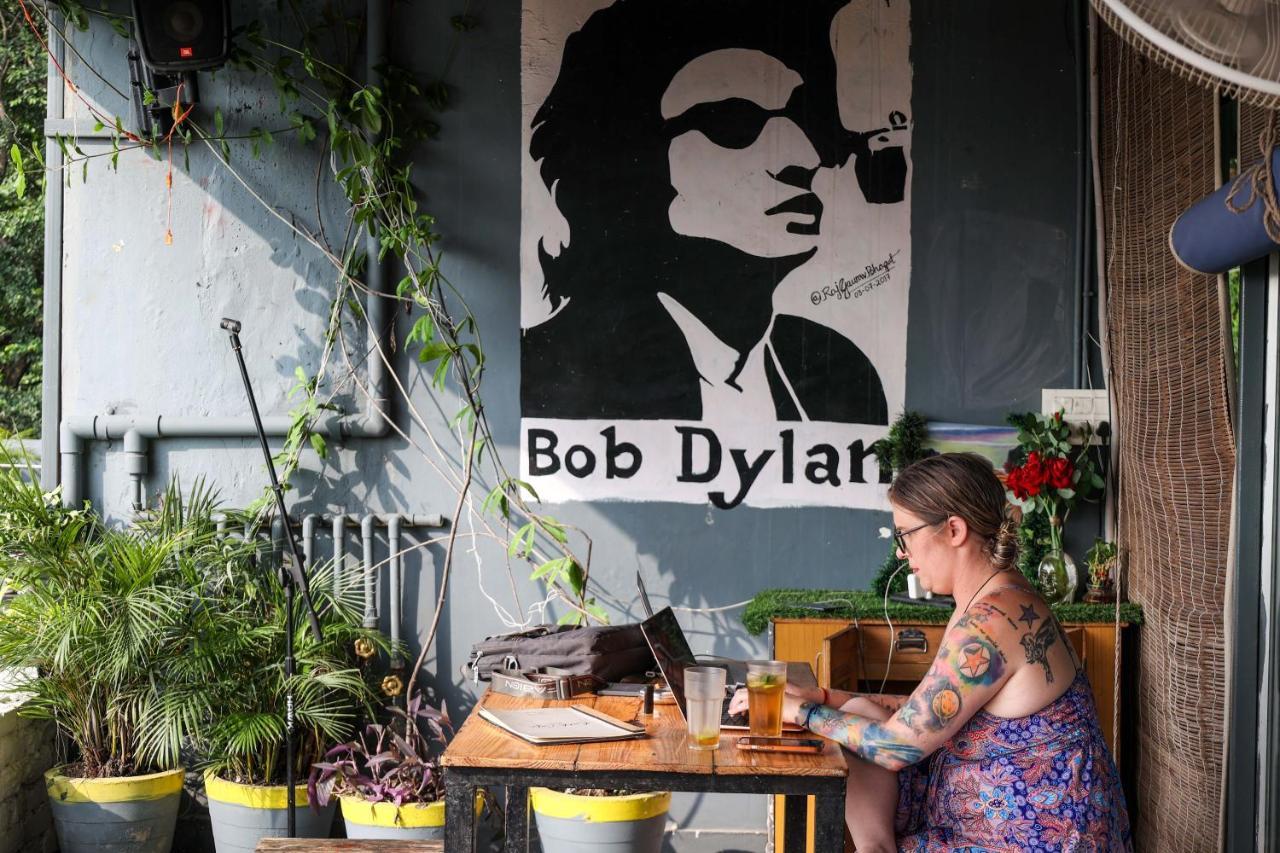 Bunkstay Coworking Hostel & Glamping Rishīkesh Buitenkant foto