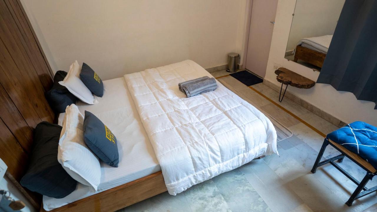 Bunkstay Coworking Hostel & Glamping Rishīkesh Buitenkant foto