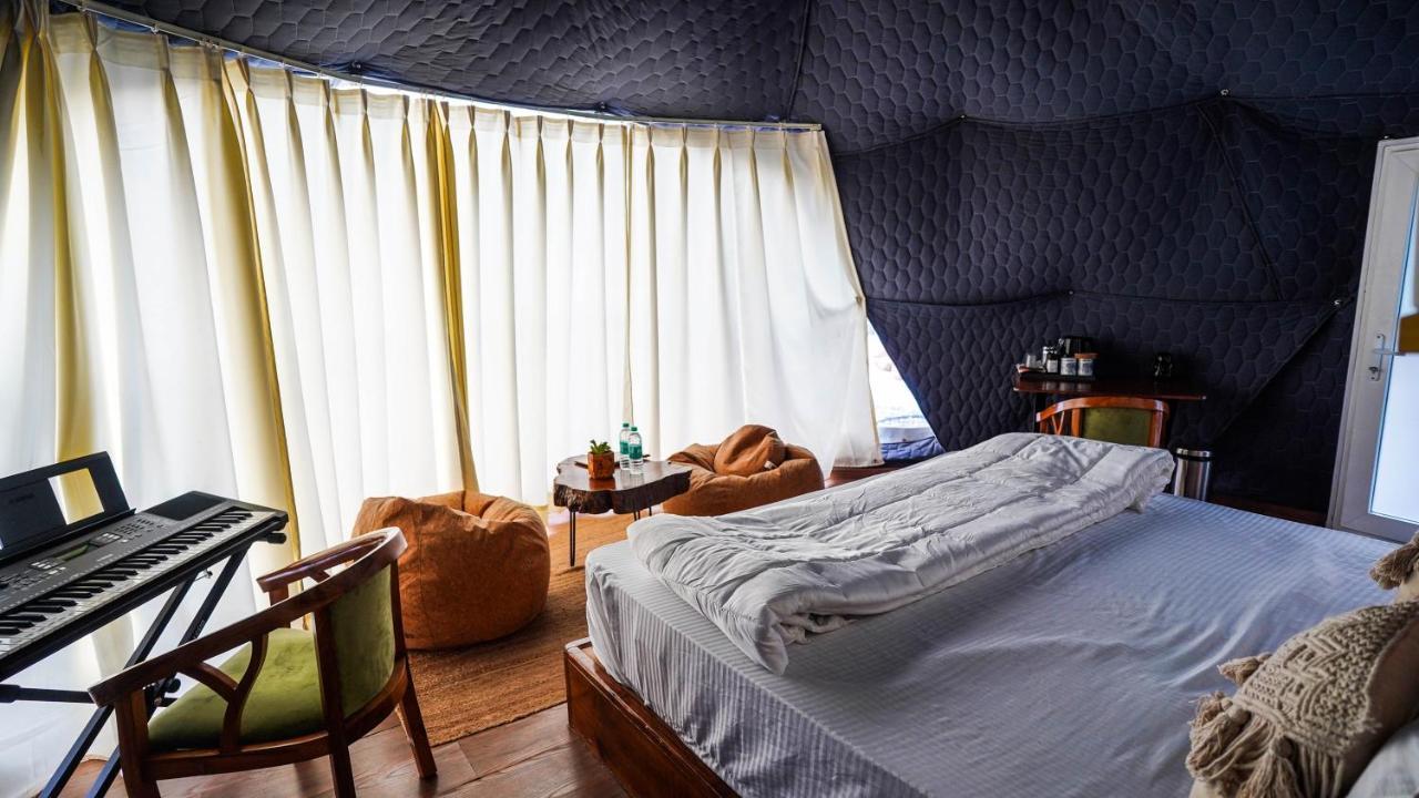 Bunkstay Coworking Hostel & Glamping Rishīkesh Buitenkant foto
