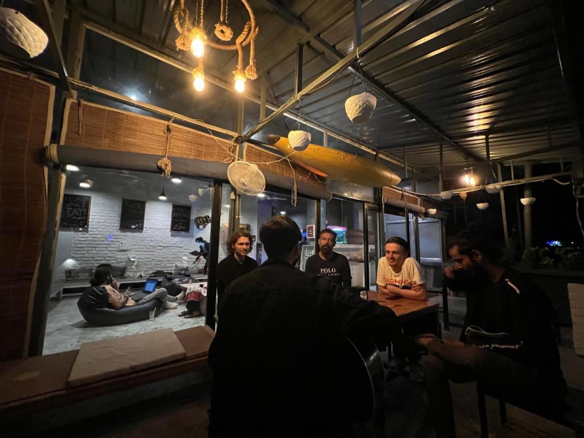 Bunkstay Coworking Hostel & Glamping Rishīkesh Buitenkant foto