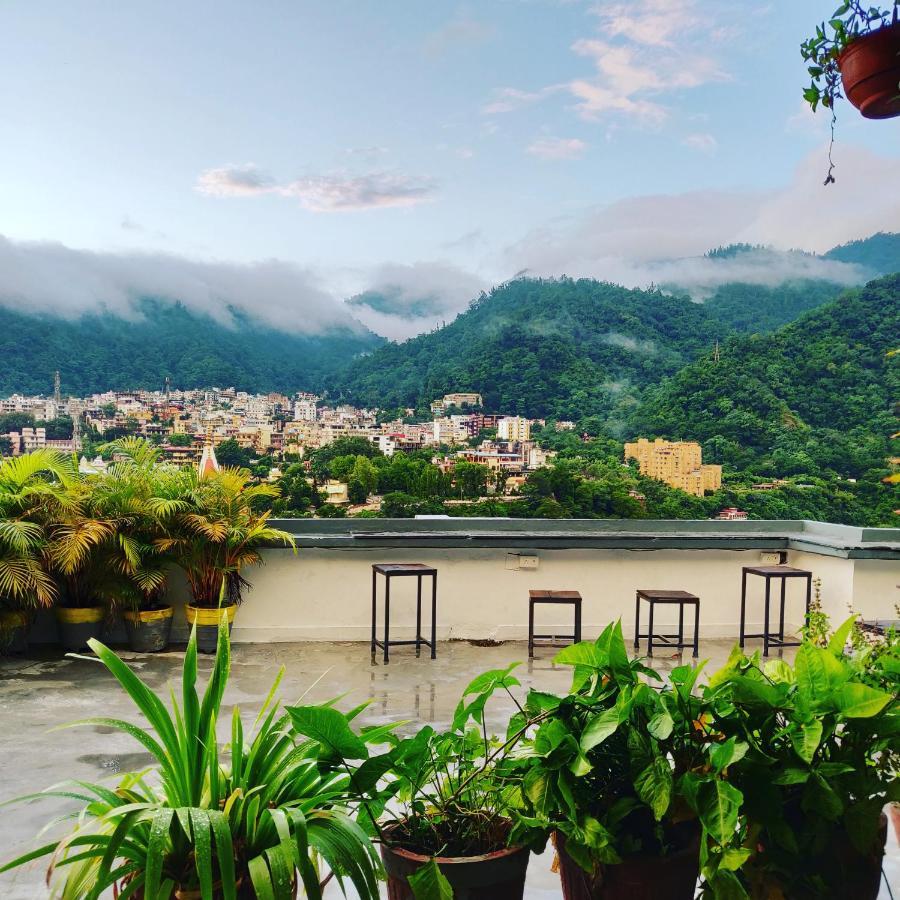 Bunkstay Coworking Hostel & Glamping Rishīkesh Buitenkant foto
