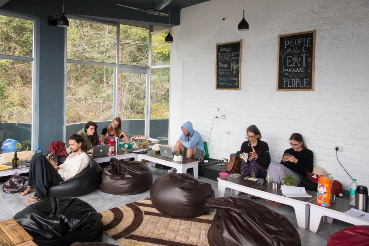 Bunkstay Coworking Hostel & Glamping Rishīkesh Buitenkant foto