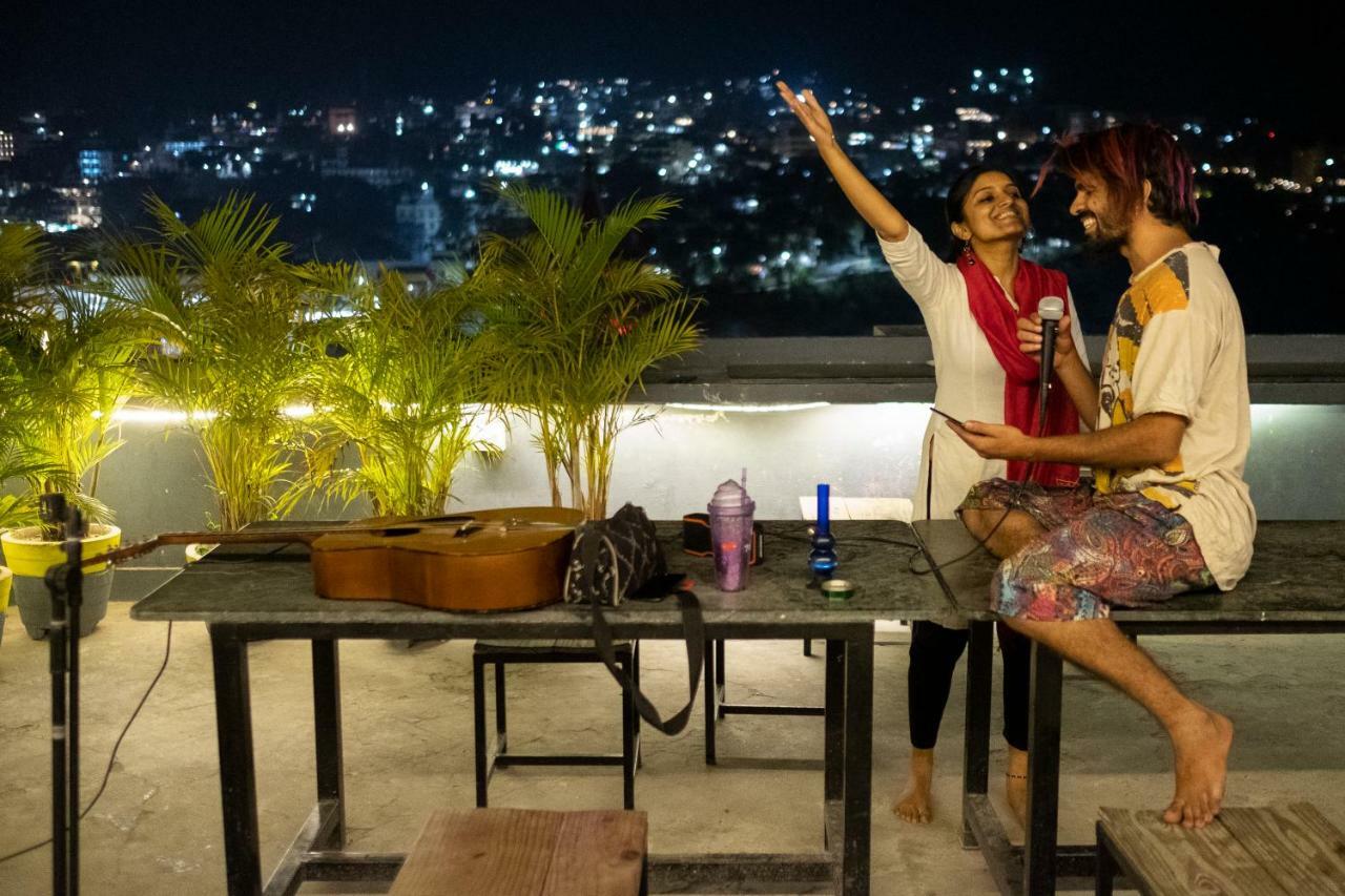 Bunkstay Coworking Hostel & Glamping Rishīkesh Buitenkant foto