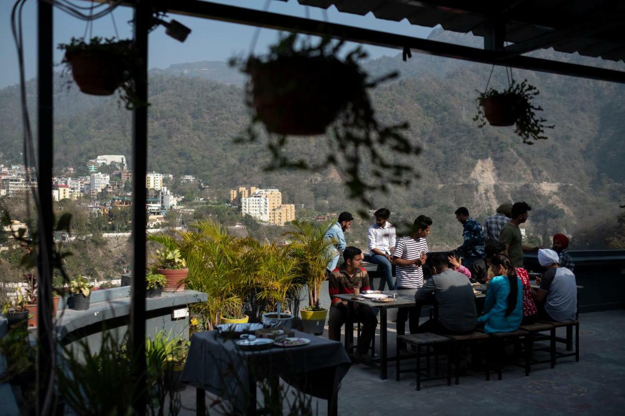 Bunkstay Coworking Hostel & Glamping Rishīkesh Buitenkant foto