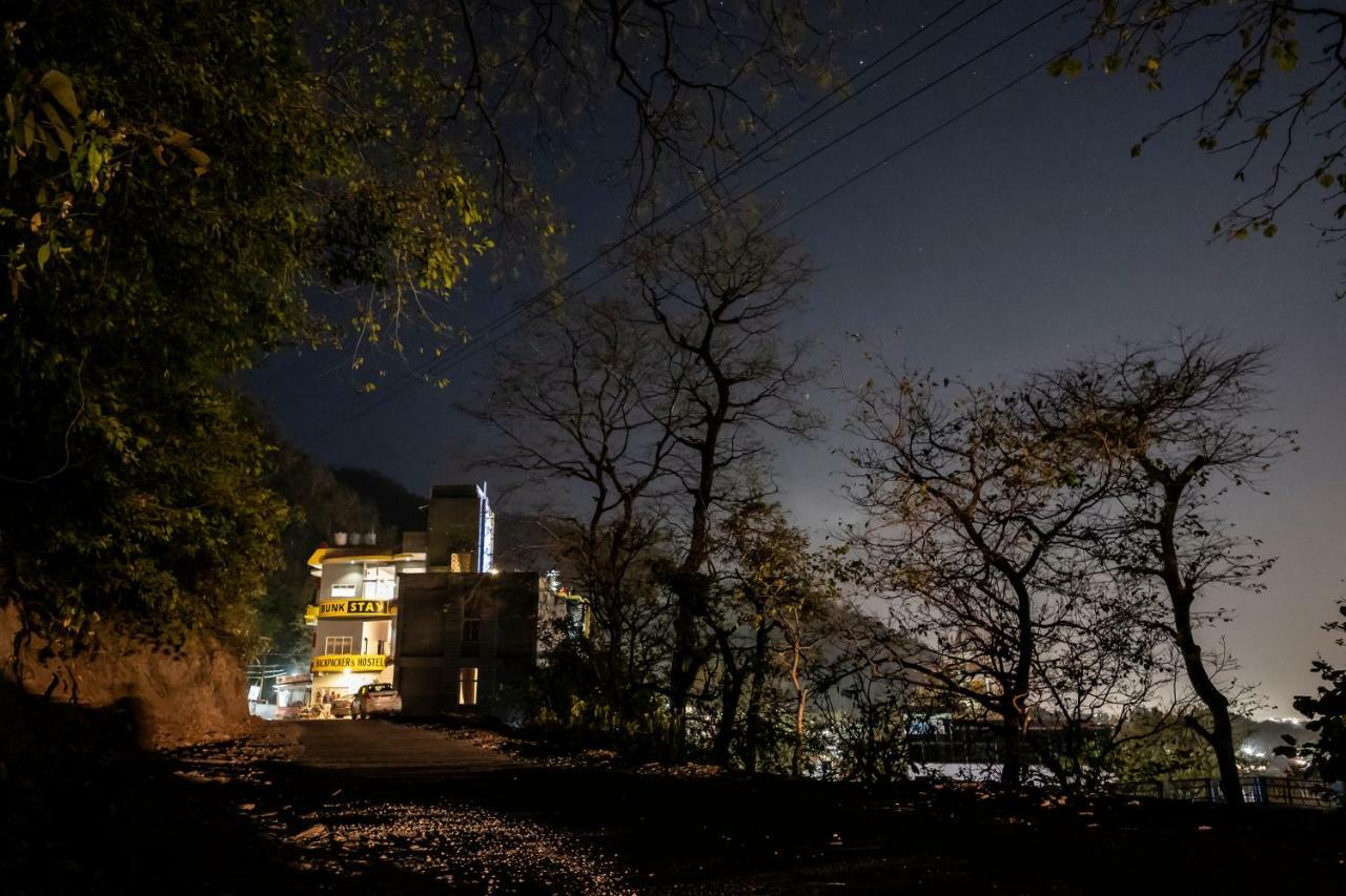 Bunkstay Coworking Hostel & Glamping Rishīkesh Buitenkant foto