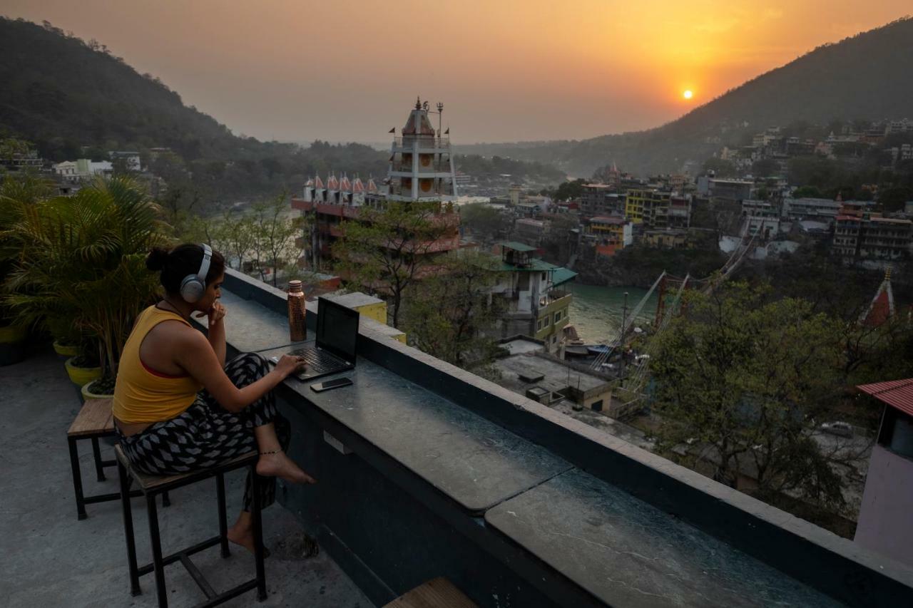 Bunkstay Coworking Hostel & Glamping Rishīkesh Buitenkant foto